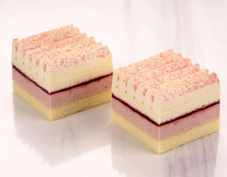 Snowy Strawberry Cake (square)